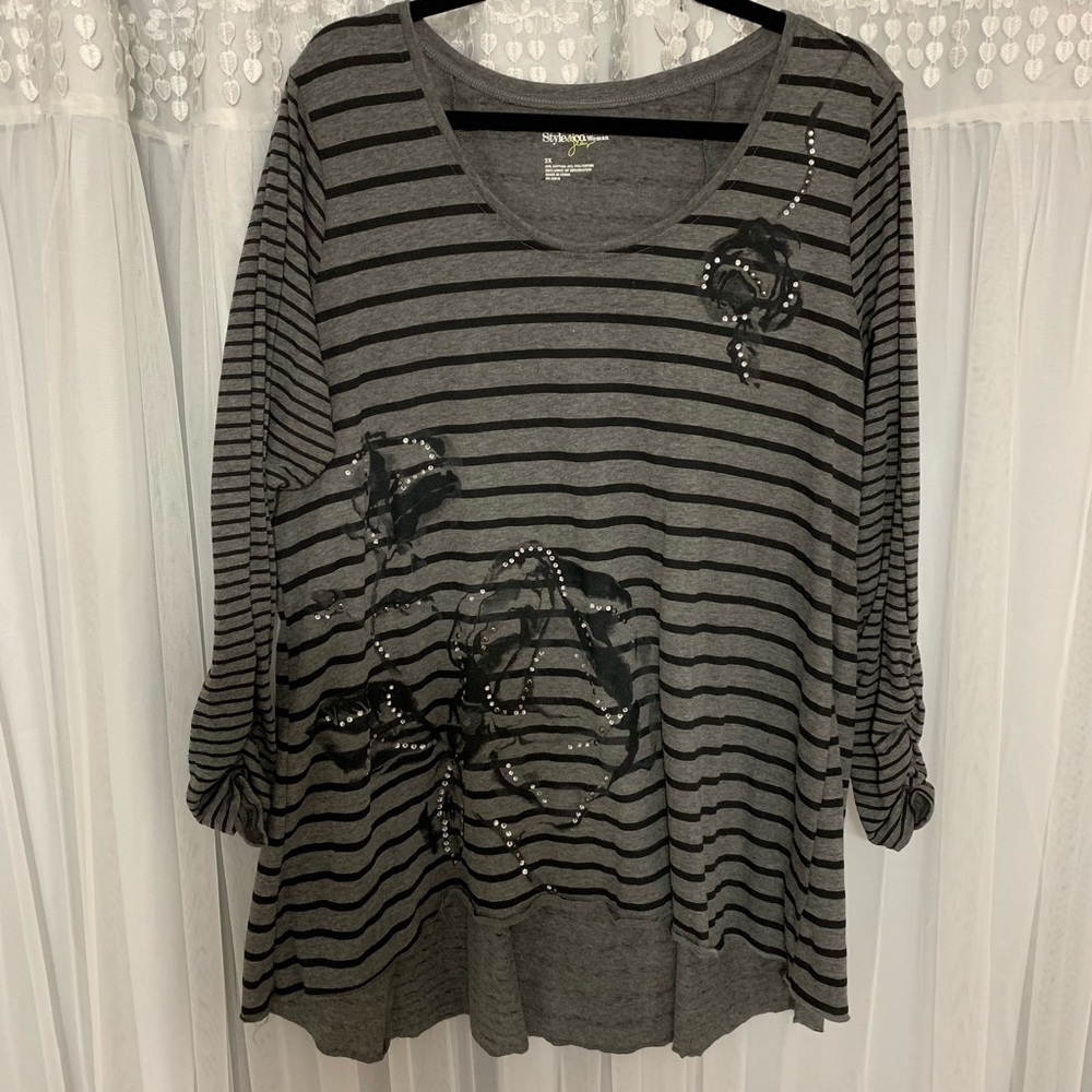 Style&Co. Woman Pus size 2X high low jeweled top - Picture 2 of 8